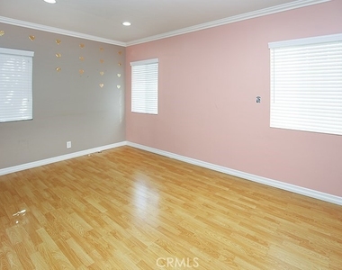 7400 Blewett - Photo Thumbnail 11