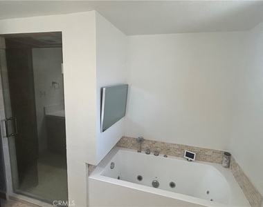 5726 Newlin - Photo Thumbnail 11