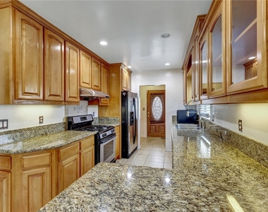 4350 Carfax - Photo Thumbnail 17
