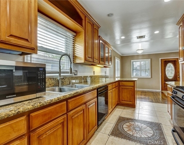 4350 Carfax - Photo Thumbnail 15