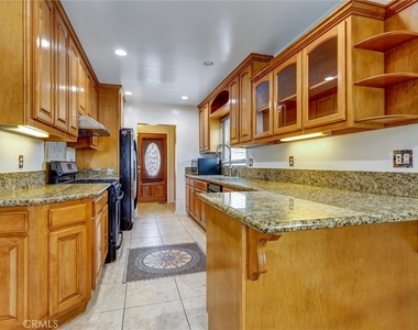 4350 Carfax - Photo Thumbnail 14