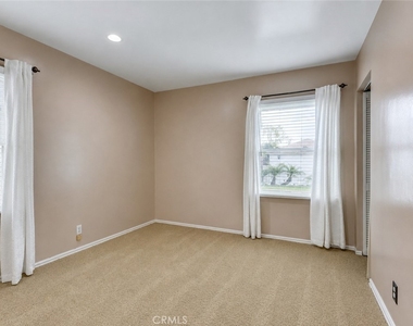 4350 Carfax - Photo Thumbnail 30