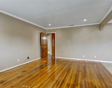 4350 Carfax - Photo Thumbnail 13
