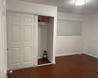 841 40th St. - Photo Thumbnail 5