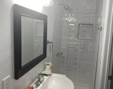 841 40th St. - Photo Thumbnail 8