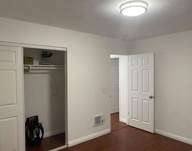 841 40th St. - Photo Thumbnail 4