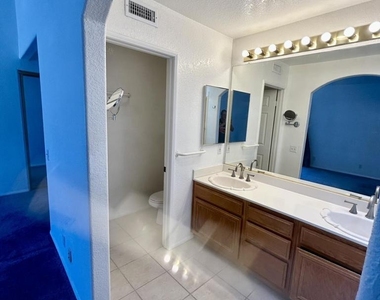 1066 Sheffield Place - Photo Thumbnail 15