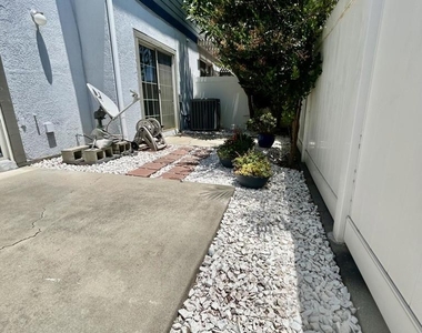 1066 Sheffield Place - Photo Thumbnail 22