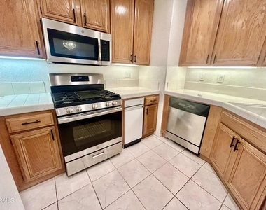 1066 Sheffield Place - Photo Thumbnail 8