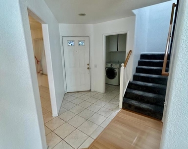1066 Sheffield Place - Photo Thumbnail 10