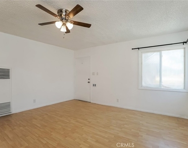 2513 E Tyler Street - Photo Thumbnail 2