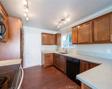 5125 W Crystal - Photo Thumbnail 6