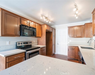 5125 W Crystal - Photo Thumbnail 5