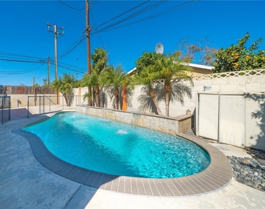 5125 W Crystal - Photo Thumbnail 3
