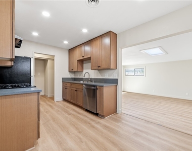 6431 Brown Circle - Photo Thumbnail 9