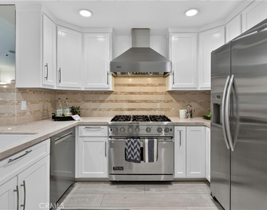 950 Cagney - Photo Thumbnail 5