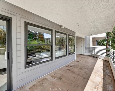 950 Cagney - Photo Thumbnail 26