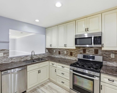 17125 Creekside Circle - Photo Thumbnail 4