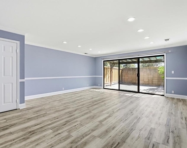 17125 Creekside Circle - Photo Thumbnail 8