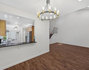 1286 Crestpoint Drive - Photo Thumbnail 8