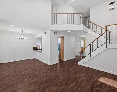 1286 Crestpoint Drive - Photo Thumbnail 6