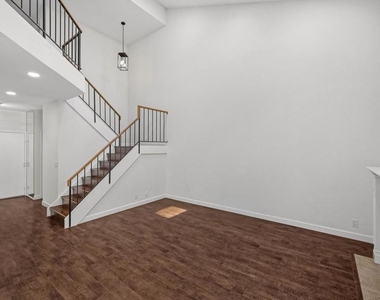 1286 Crestpoint Drive - Photo Thumbnail 7