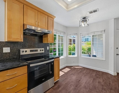 1286 Crestpoint Drive - Photo Thumbnail 12