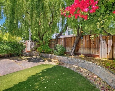 1286 Crestpoint Drive - Photo Thumbnail 3