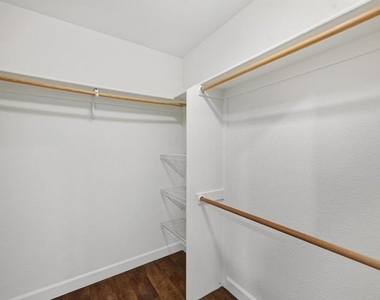 1286 Crestpoint Drive - Photo Thumbnail 24
