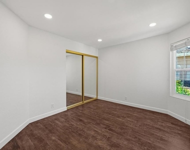 1286 Crestpoint Drive - Photo Thumbnail 18