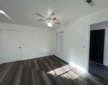 258 8th Street - Photo Thumbnail 6