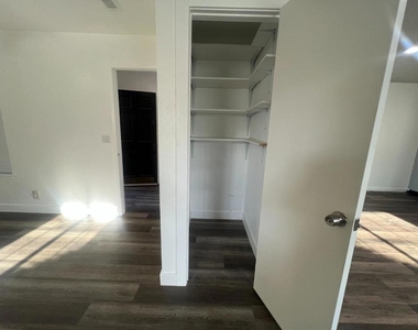 258 8th Street - Photo Thumbnail 7