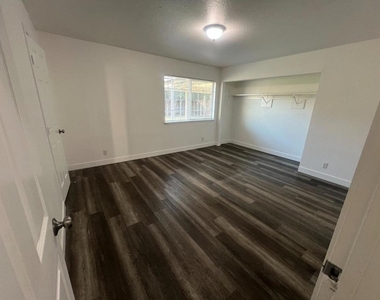 258 8th Street - Photo Thumbnail 16