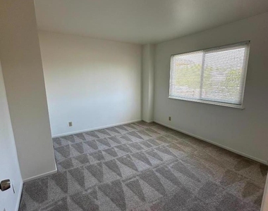 10190 Pasadana Avenue - Photo Thumbnail 7