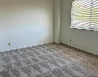 10190 Pasadana Avenue - Photo Thumbnail 12