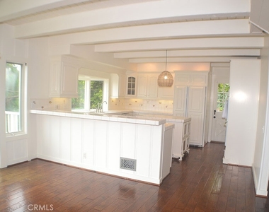 490 Diamond Street - Photo Thumbnail 2