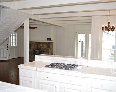 490 Diamond Street - Photo Thumbnail 5