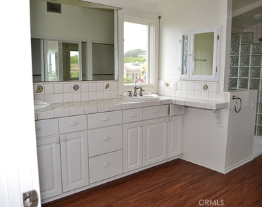 490 Diamond Street - Photo Thumbnail 12