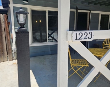 1223 Rose - Photo Thumbnail 3