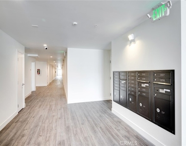 14526 Hartland Street - Photo Thumbnail 2