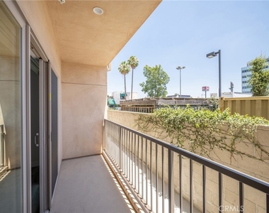 14526 Hartland Street - Photo Thumbnail 12
