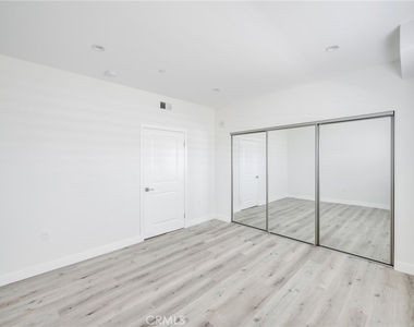 14526 Hartland Street - Photo Thumbnail 10