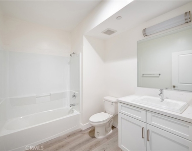 14526 Hartland Street - Photo Thumbnail 11