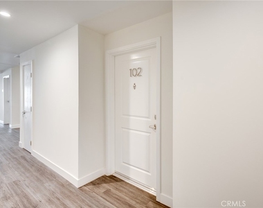 14526 Hartland Street - Photo Thumbnail 3