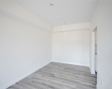 14526 Hartland Street - Photo Thumbnail 7