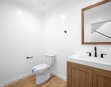 11049 Yarmouth Avenue - Photo Thumbnail 11