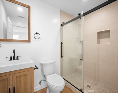 11049 Yarmouth Avenue - Photo Thumbnail 17