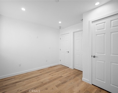 11049 Yarmouth Avenue - Photo Thumbnail 16