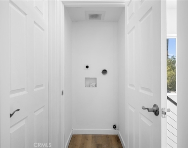 11049 Yarmouth Avenue - Photo Thumbnail 18