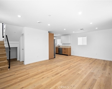11049 Yarmouth Avenue - Photo Thumbnail 5